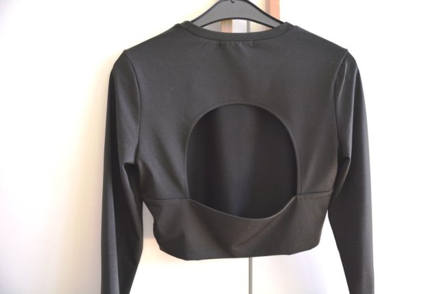 Bluzka z odkrytymi plecami