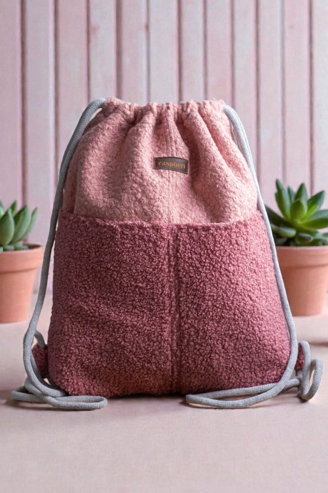 Różowy workoplecak z kieszeniami baranek