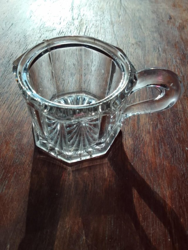 Kolekcjonerski miniaturowy mlecznik / kieliszek – Szkło Prasowane