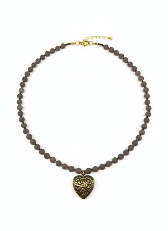 Naszyjnik Vintage z Ażurowym Sercem i Matowym Jadeitem - Elegancja Retro