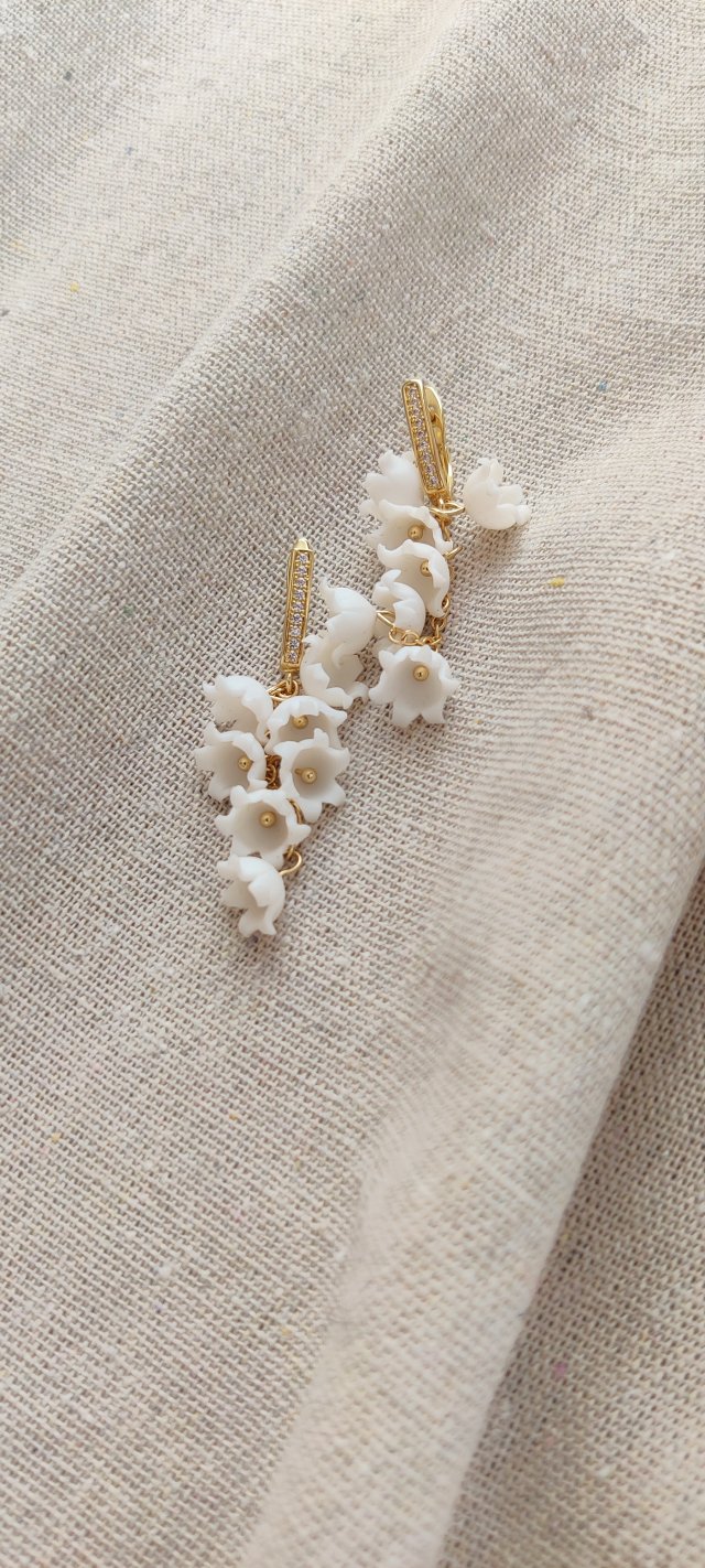 Kolczyki Konwalie – Złocona Elegancja, Realistyczne Kwiaty (Cyrkonie)