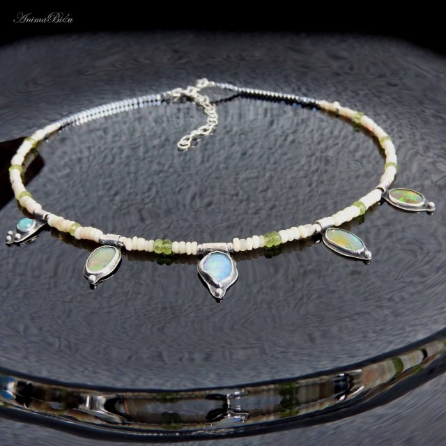 Naszyjnik srebrny z opalem etiopskim oliwinem i hematytem