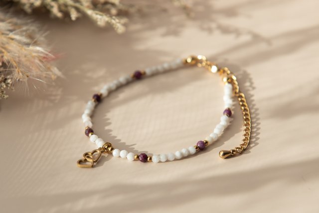 Bransoletka z kamieni - kamień księżycowy i rubin z sercem