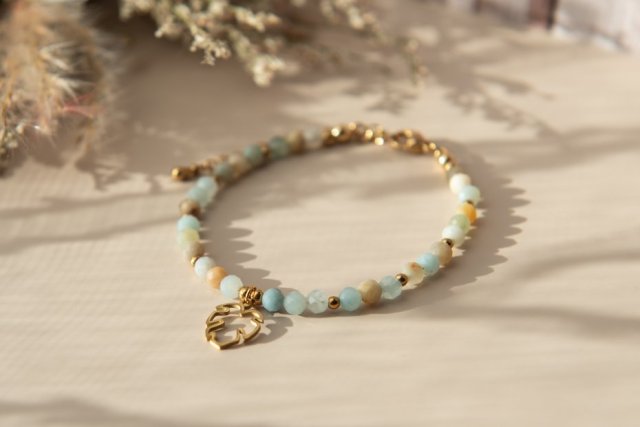 Bransoletka z kamieni - amazonit z liściem monstery