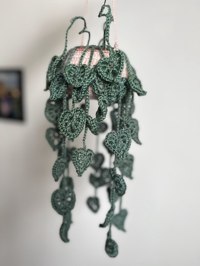 Szydełkowy kwiat wiszący – Zielony akcent w stylu BOHO rozmiar M