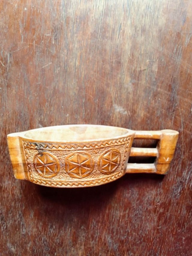 folk vintage - drewniany rzeżbiony kubek kuksa skandynawia styl ludowy