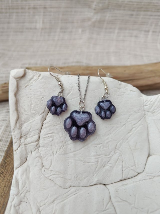 Fioletowa Łapka – komplet biżuterii z motywem psiej łapy