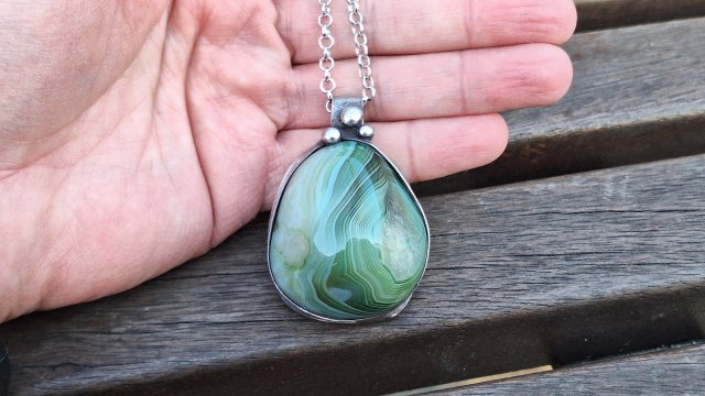 Zielony stwór - wisiorek