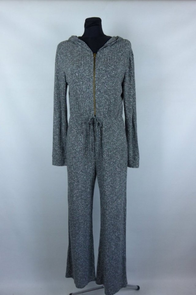 I Saw It First dzianinowy kombinezon z kapturem dzianinka 12 / 40