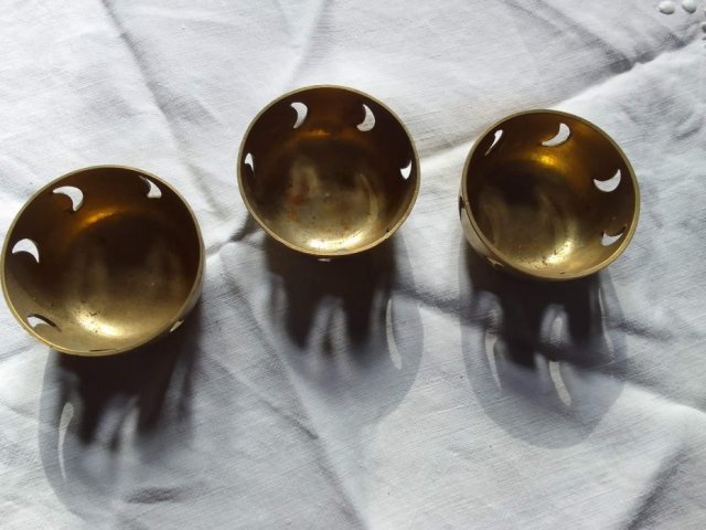 ŚWIECZNIKI VINTAGE MOSIĄDZ NA TEALIGHT