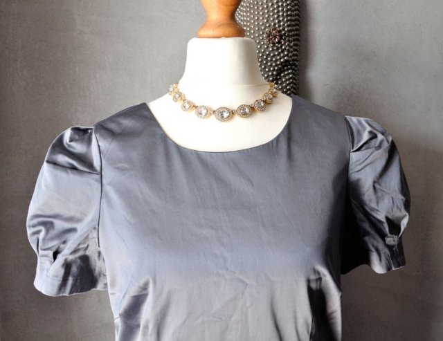 Szara koktajlowa sukienka M Bufy satyna grafit