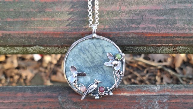 Ptak w ogródku - wisiorek