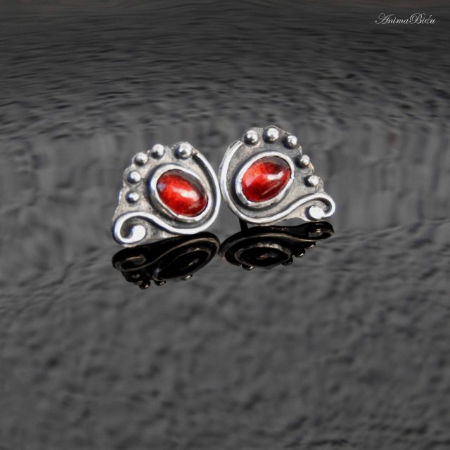 Kolczyki srebrne wkrętki z granatem