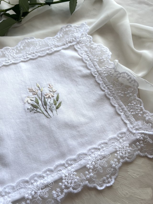 Serwetka haftowana do koszyczka wielkanocnego