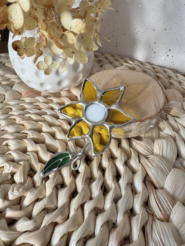 WITRAŻOWA SZKLANA BROSZKA KWIAT "SŁONECZNIK"