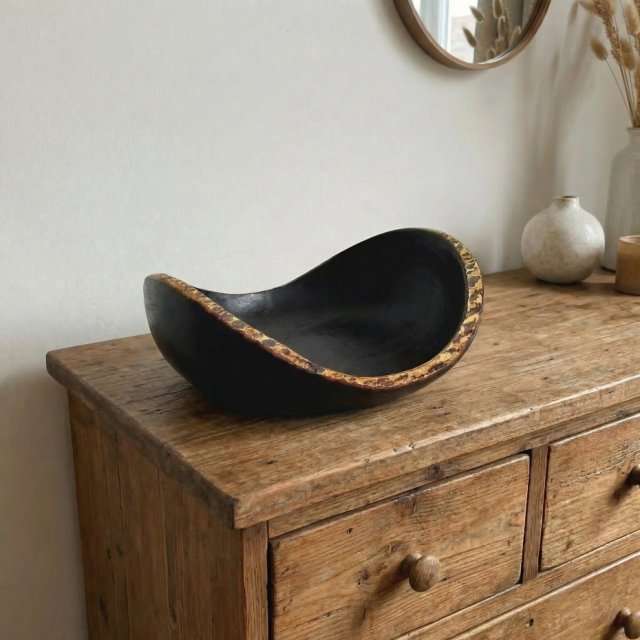 Ręcznie toczona misa z orzecha "Cień i Blask" – unikat