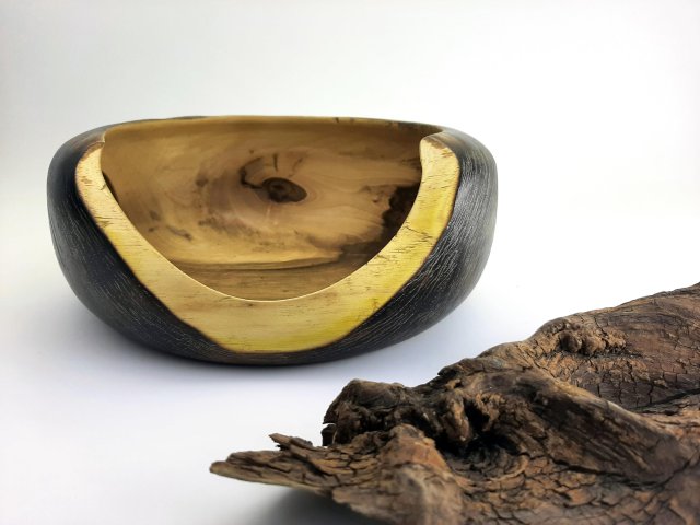 Ręcznie toczona misa z orzecha – Carbon & Wood – Design
