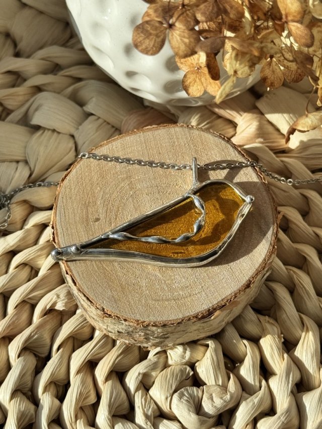 Wisiorek na  Łańcuszku  ze szklaną zawieszką Ptaszek  Wisior