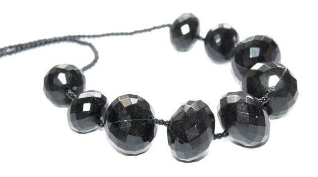 FAZOWANE czarne  KULE  krótki naszyjnik kolia