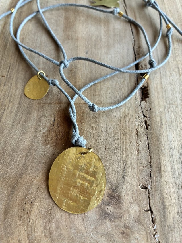 Wisior wyplątany regulowany minimalistyczny