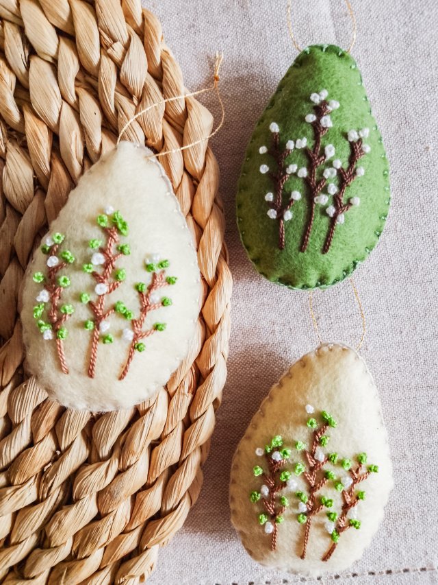 Pisanki haftowane -zawieszki wielkanocne komplet