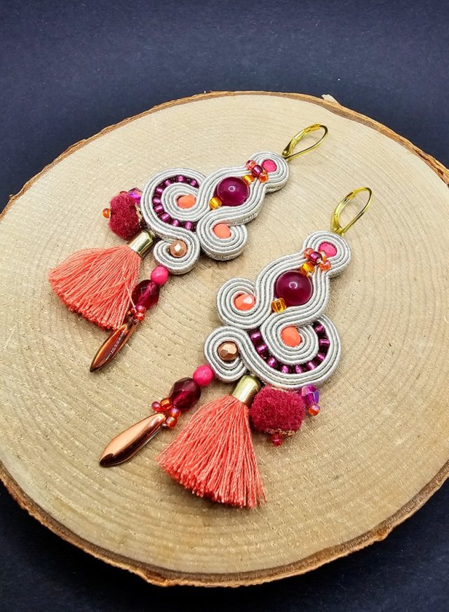 Beżowo-kolorowe kolczyki sutasz w stylu boho 14
