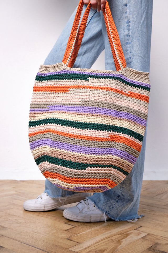 Letnia torebka szydełkowa w paski – torba handmade na ramię