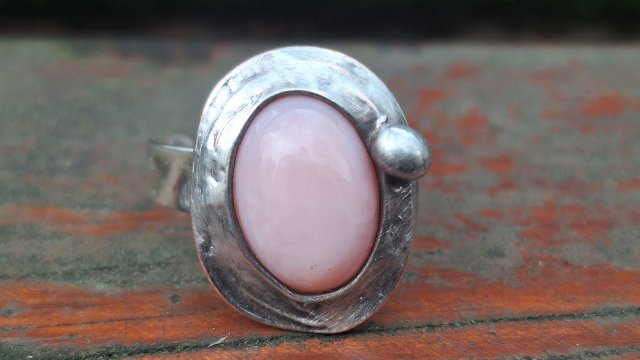 Opal różowy - pierścionek regulowany