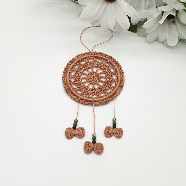 Mini zawieszka w kolorze kawy z mlekiem