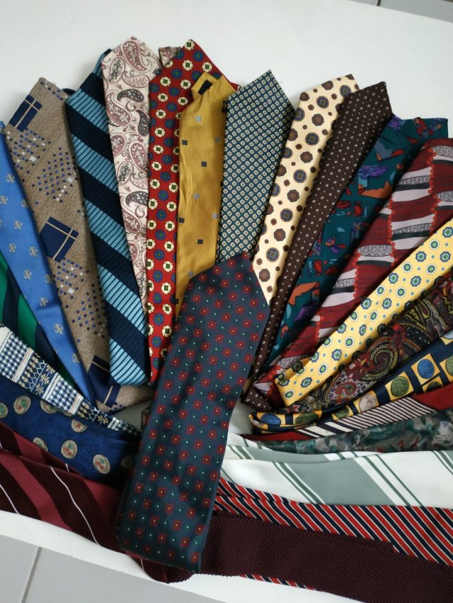 BUKIET KRAWATÓW 24 SZT./8 JEDWABNYCH