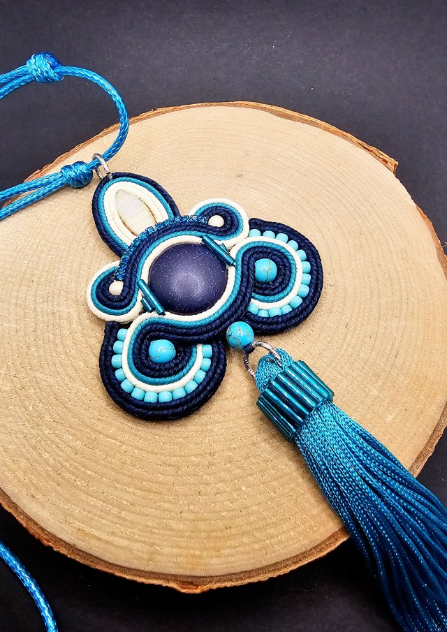 Granatowo-turkusowy wisior sutasz z chwostem