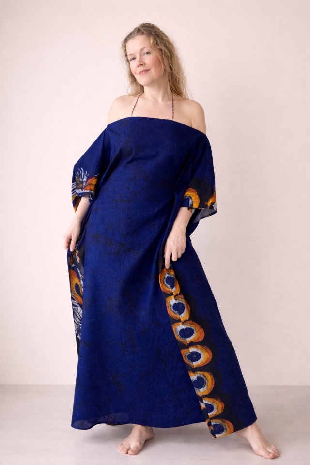 Unikatowa granatowa sukienka bawełniana, batikowa z biżuterią
