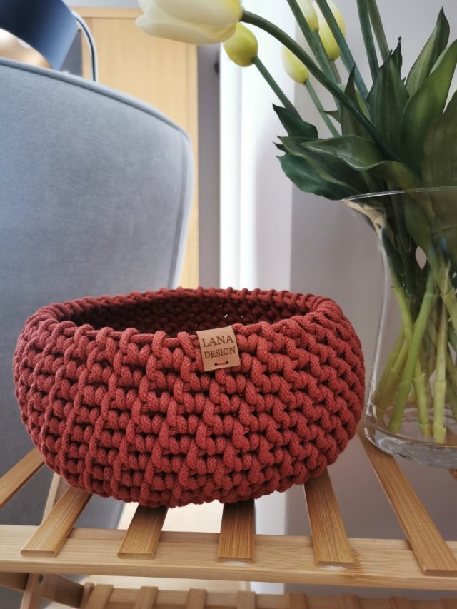 Ozdobny kosz na komodę