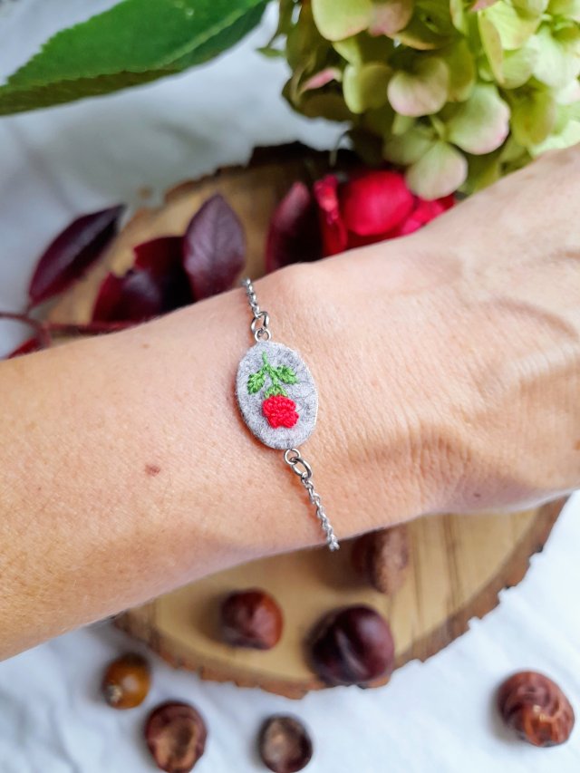 Bransoletka haftowana Czerwona róża ogrodowa