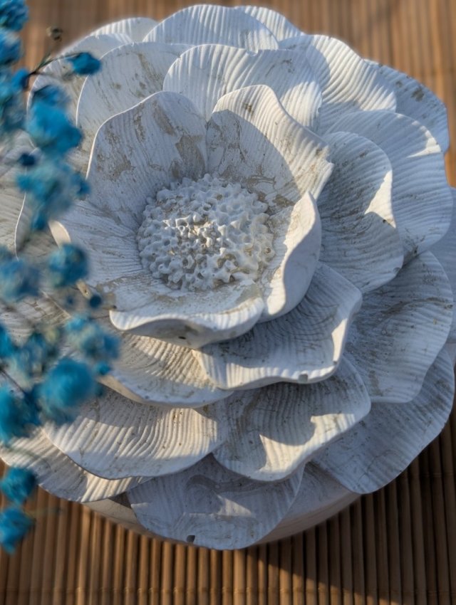 Świeca sojowa o zapachu Green Tea w pojemniku z gipsu polimerowego