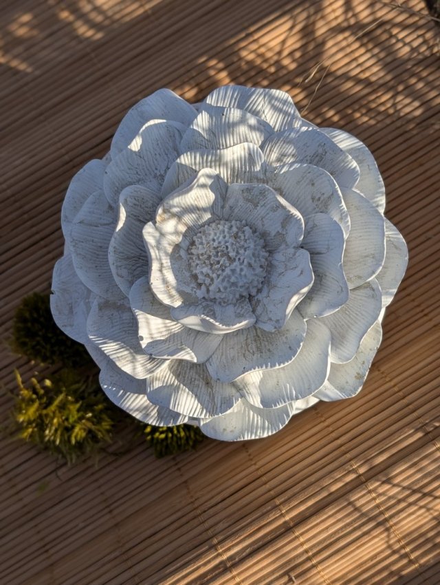 Świeca sojowa w pojemniku z gipsu polimerowego