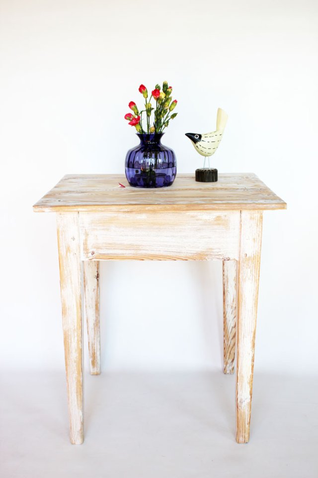 Stolik vintage, odnowiony, bielony, retro