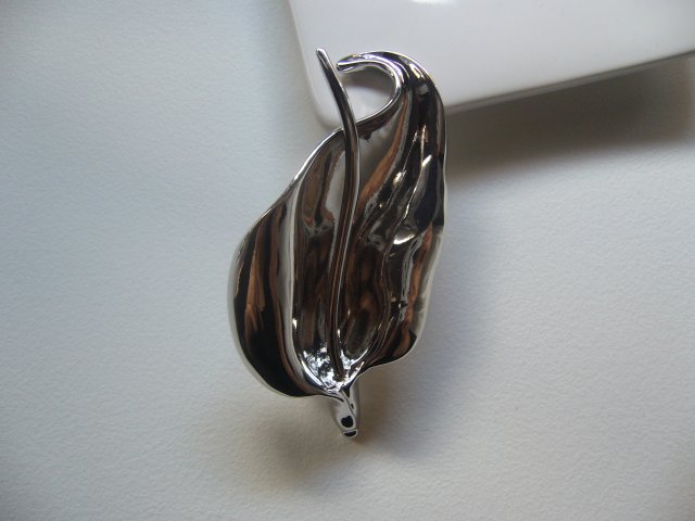 BROSZKA LILIA STAL NIERDZEWNA