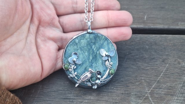 Ptak w ogródku - wisiorek