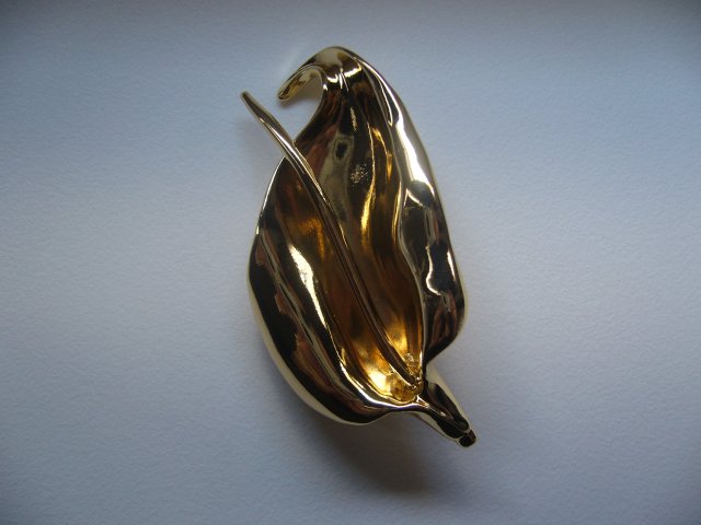 BROSZKA LILIA STAL NIERDZEWNA