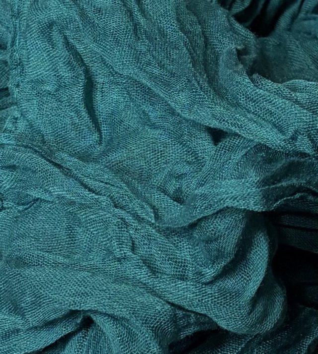 70 x 295 Mgiełka długi gnieciony szal w fantastycznym szafirowym kolorze