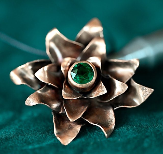 Wisior Szmaragdowy Rozkwit