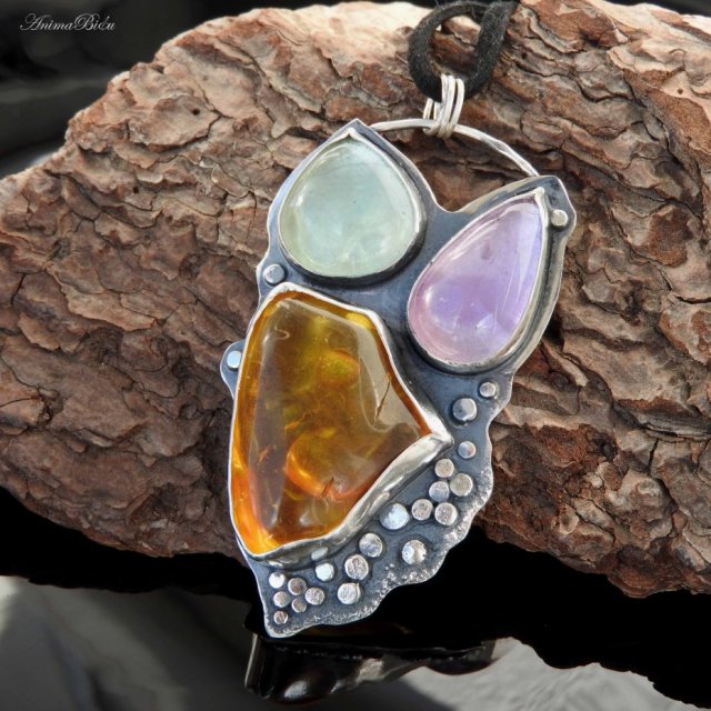 Wisiorek srebrny z bursztynem bałtyckim ametystem i fluorytem