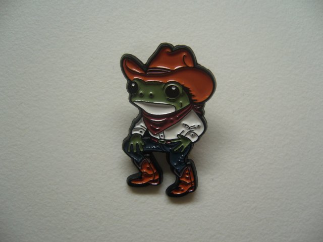 METALOWA EMALIOWANA PIN PRZYPINKA ŻABA KOWBOJ