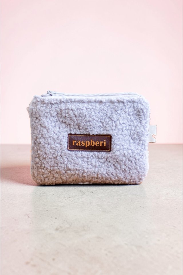 Szare etui na klucze portfelik baranek