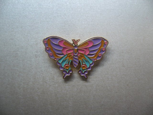 PIN PRZYPINKA MOTYL MOTYLEK