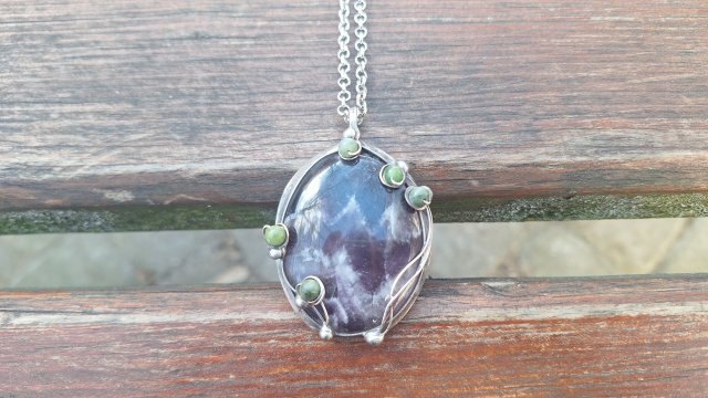 Ametyst i nefryt - wisiorek