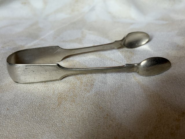 Srebrzone szczypce do cukru w kostkach sygnowane duże