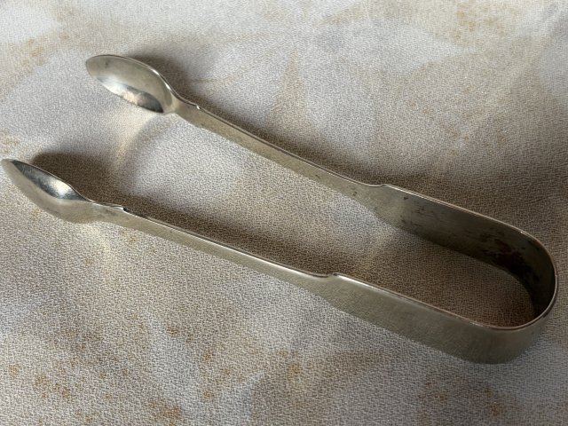 Srebrzone szczypce do cukru w kostkach sygnowane duże