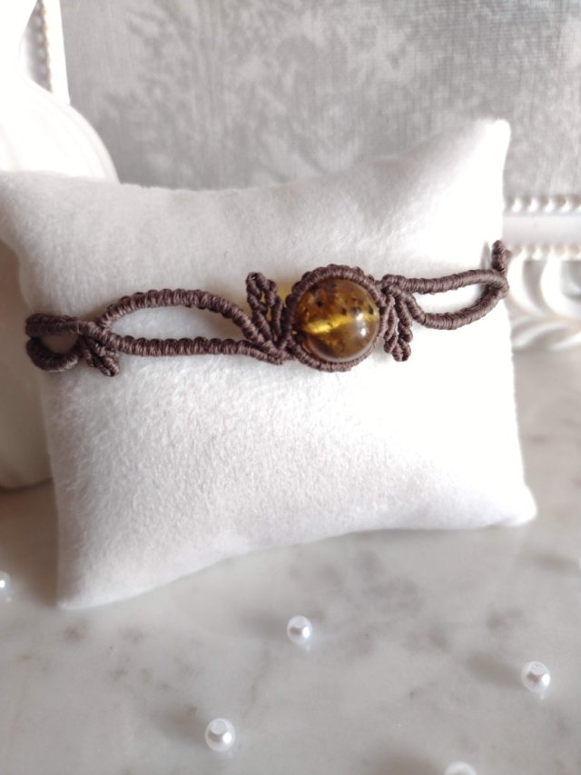 Bransoletka z bursztynem "Miodowy spokój" mikromakrama